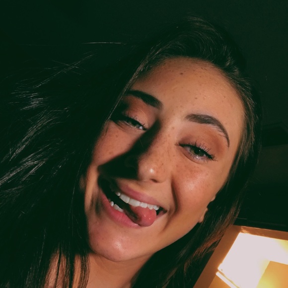 Meet your Posher, Sierra - Picture 2 of 5